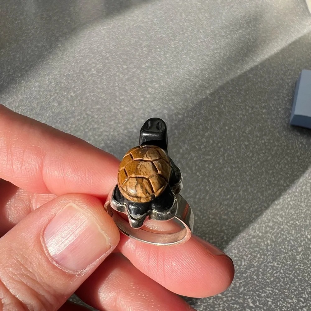 Wood turtle ring with sterling silver band, roughly size 7 3/4 - Picture 11 of 13